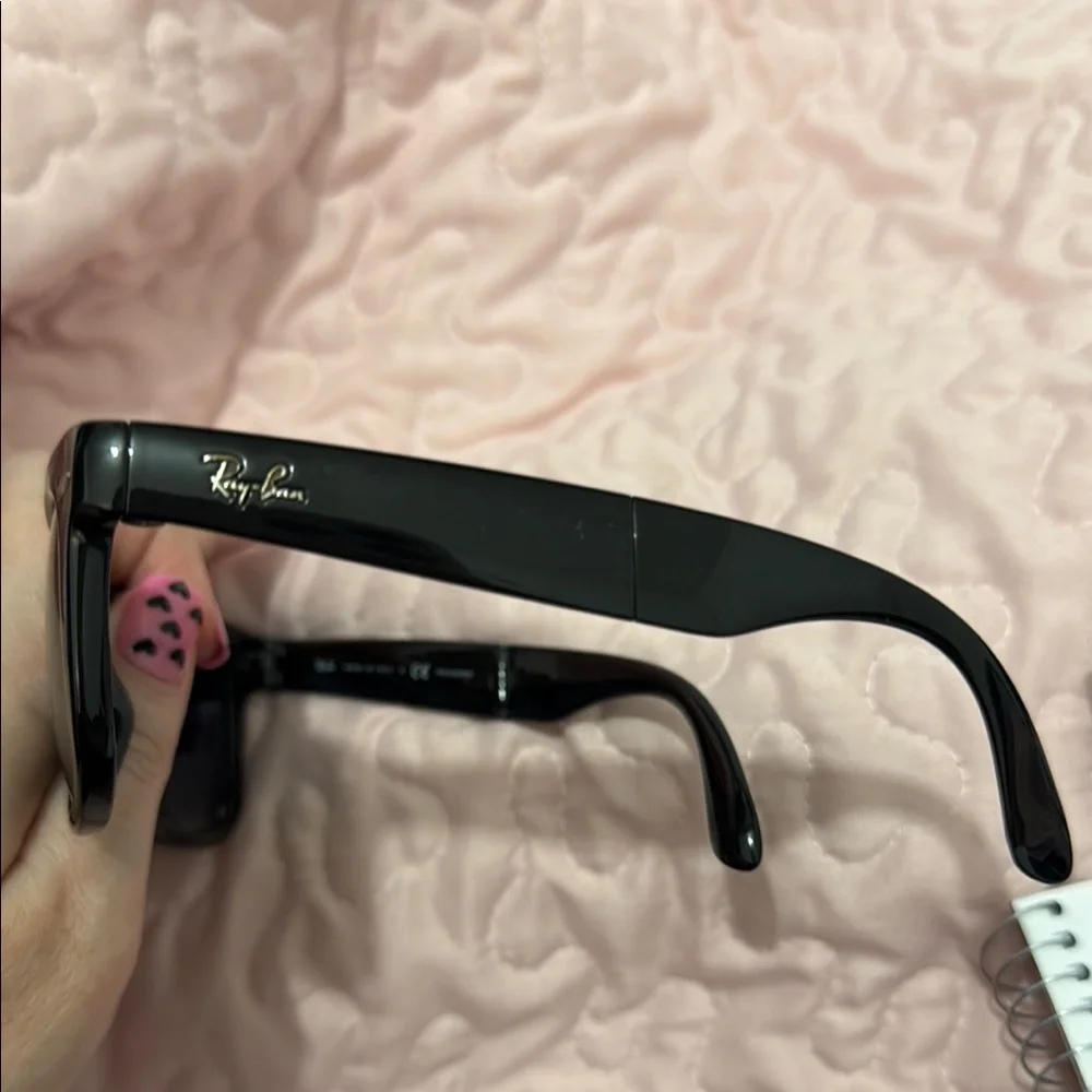 Ray-Ban Unisex Classic Wayfarer Folding Black Polarized Shades - Picture 2 of 6